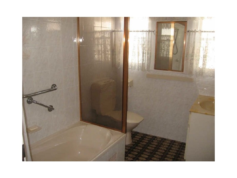 106 Hamilton Road, Fairfield NSW 2165