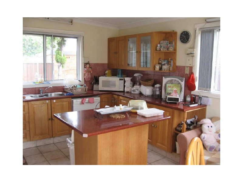 6 Daley Place, Fairfield West NSW 2165