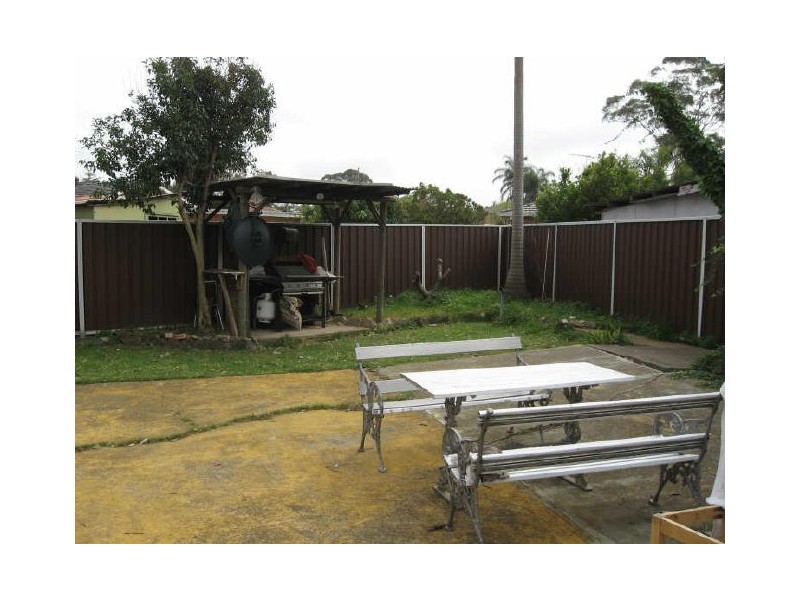 6 Daley Place, Fairfield West NSW 2165