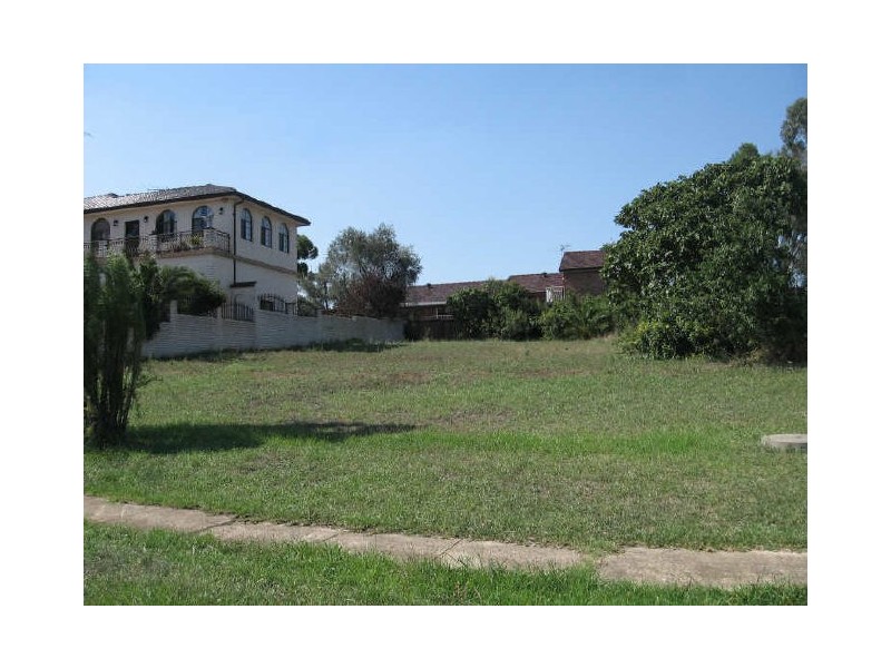 8 Onyx Close, Bossley Park NSW 2176