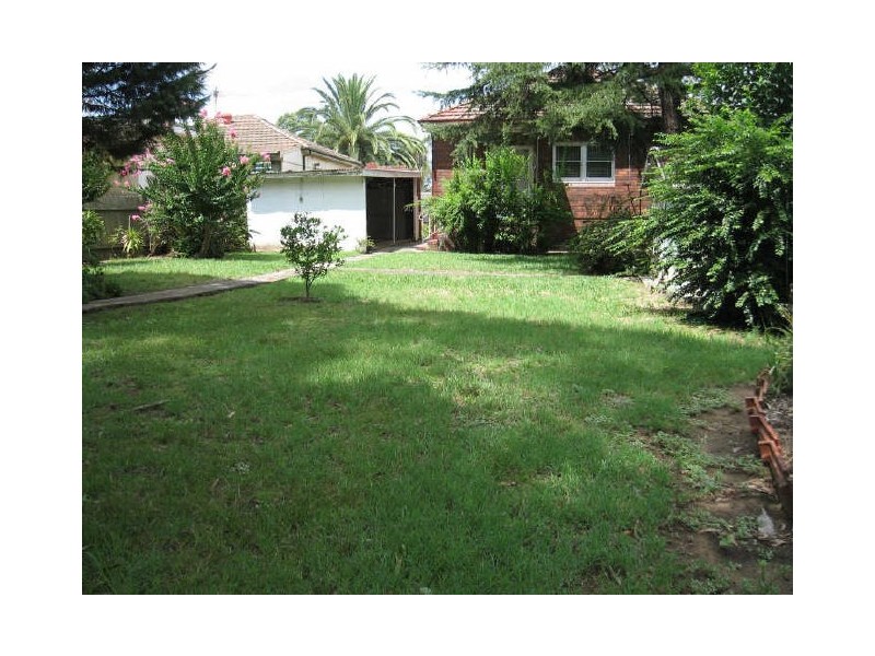 12 Bell Crescent, Fairfield NSW 2165