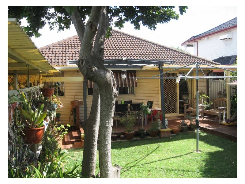 11 Grenada Street, Fairfield West NSW 2165