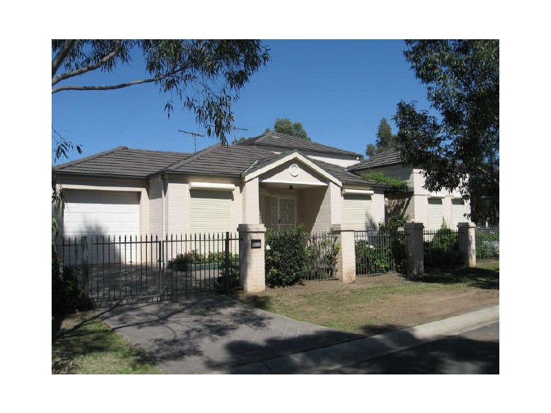 1 Robinia Avenue, Fairfield East NSW 2165