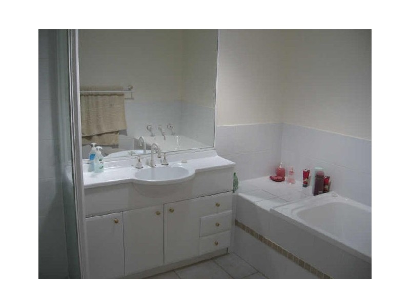 1 Robinia Avenue, Fairfield East NSW 2165