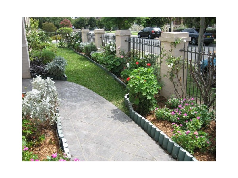 1 Robinia Avenue, Fairfield East NSW 2165