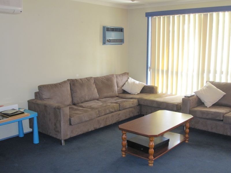 2 Gumdale Avenue, St Johns Park NSW 2176