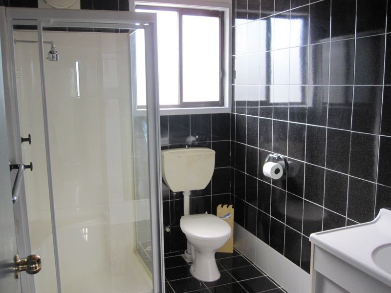 2 Gumdale Avenue, St Johns Park NSW 2176