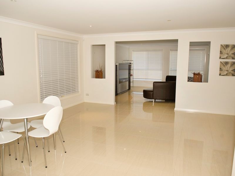 17 Cadman Avenue, West Hoxton NSW 2171