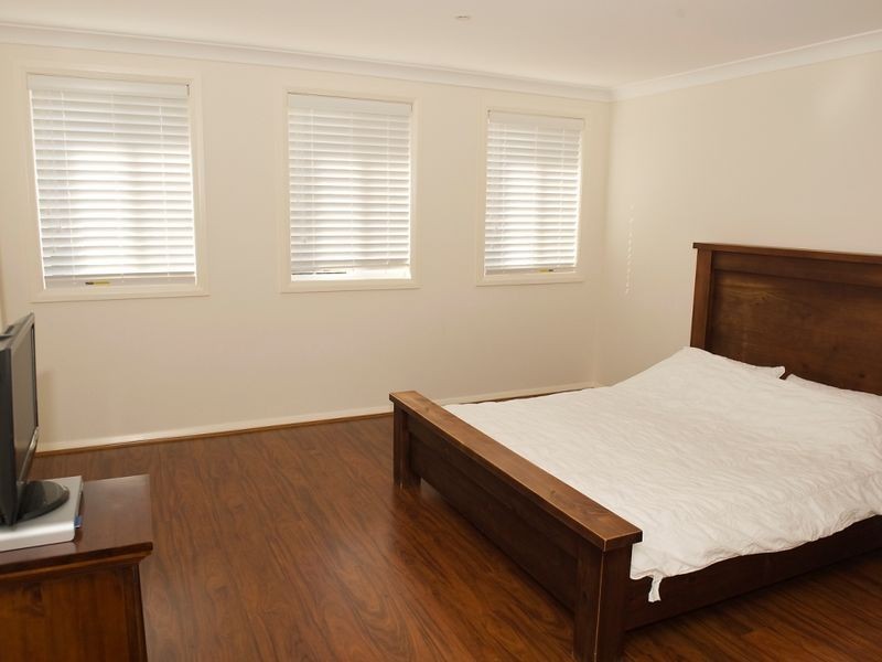 17 Cadman Avenue, West Hoxton NSW 2171