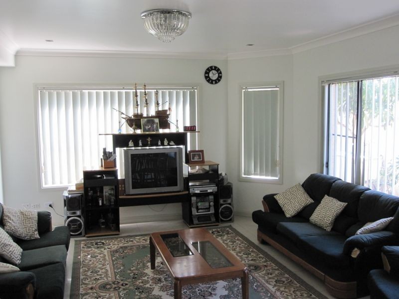 13 Currey Place, Fairfield West NSW 2165