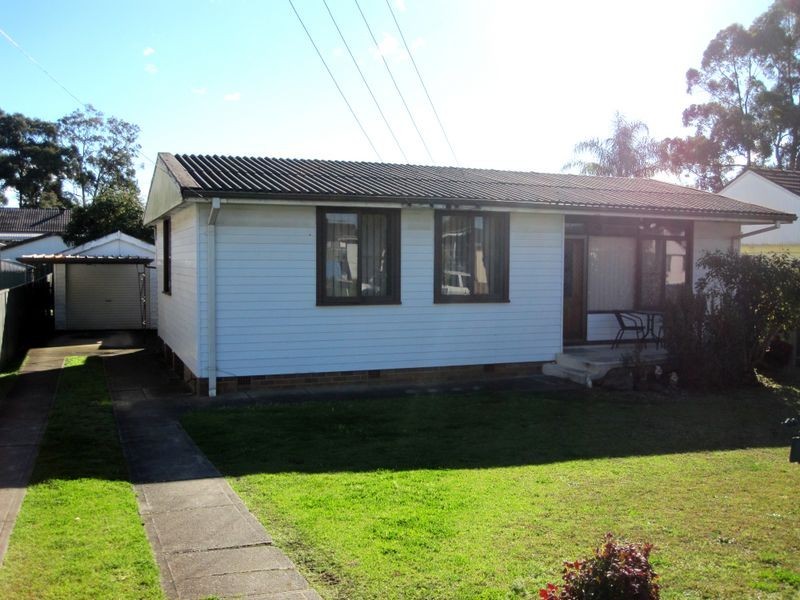 11 Quiros Avenue, Fairfield West NSW 2165