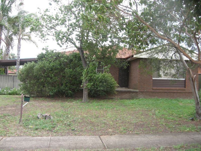 8 Marsden Close, Bossley Park NSW 2176