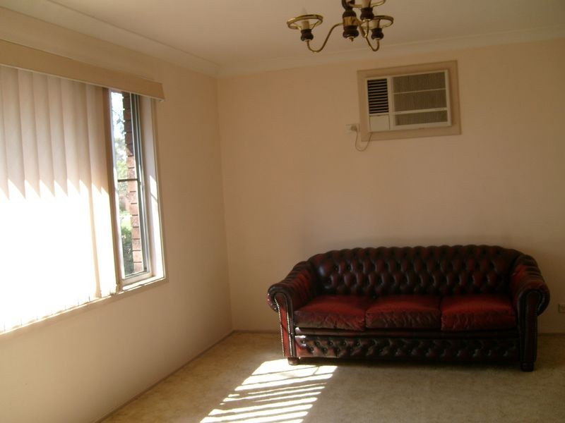 8 Marsden Close, Bossley Park NSW 2176