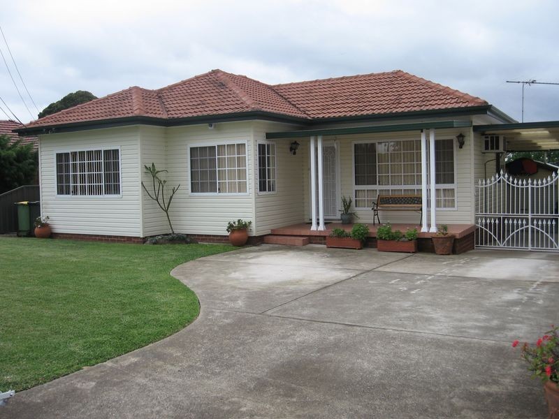 3 Cambewarra Road, Fairfield West NSW 2165