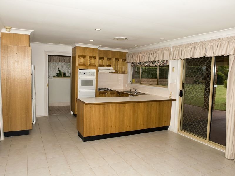 4 Perceval Close, Abbotsbury NSW 2176