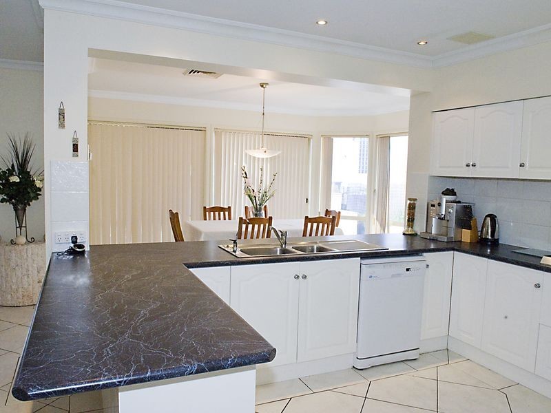 6 Clump Place, Green Valley NSW 2168