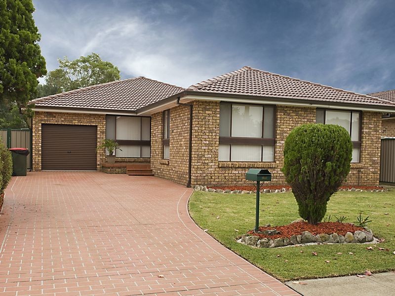 55 Buranda Crescent, St Johns Park NSW 2176