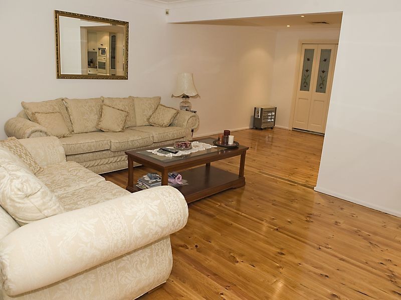 55 Buranda Crescent, St Johns Park NSW 2176