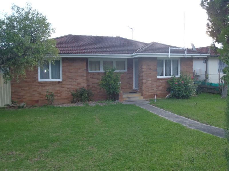 77 Tasman Parade, Fairfield West NSW 2165