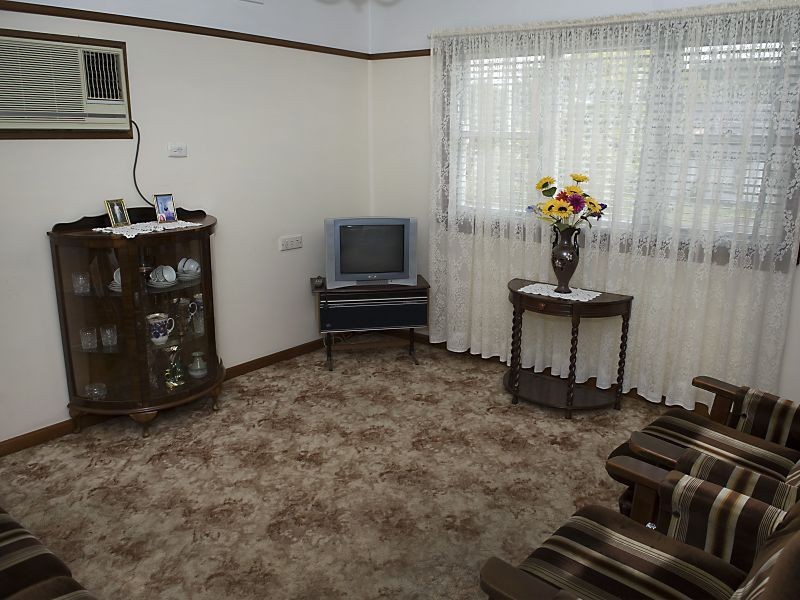 32 Waterside Cres, Carramar NSW 2163