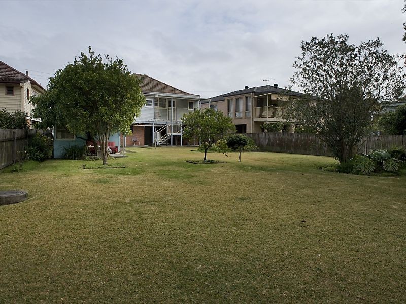32 Waterside Cres, Carramar NSW 2163