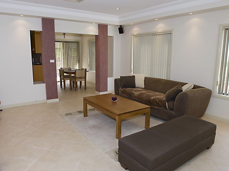 Edensor Park NSW 2176