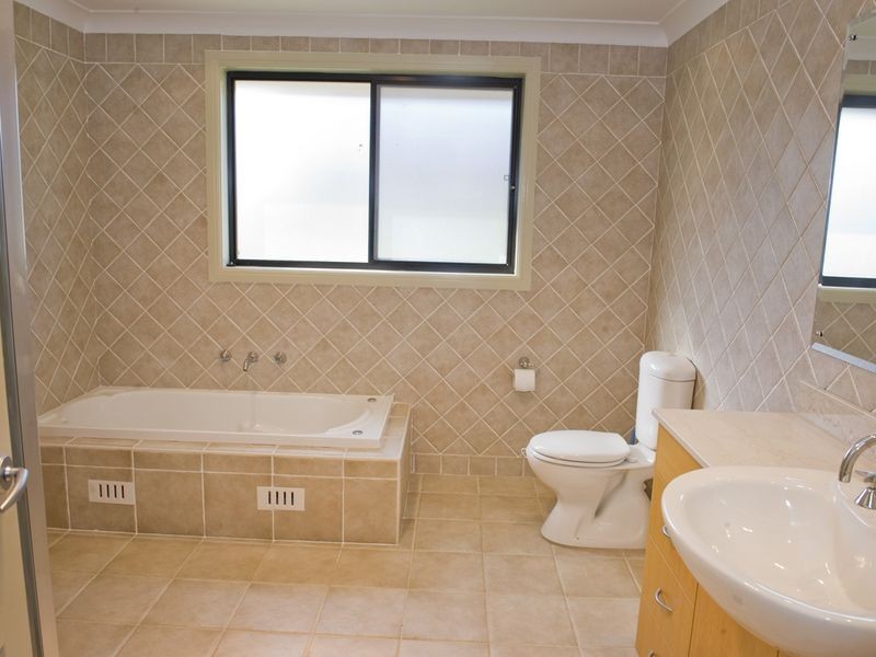 Edensor Park NSW 2176