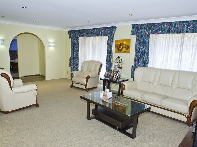 11 Anglevale Road, Edensor Park NSW 2176