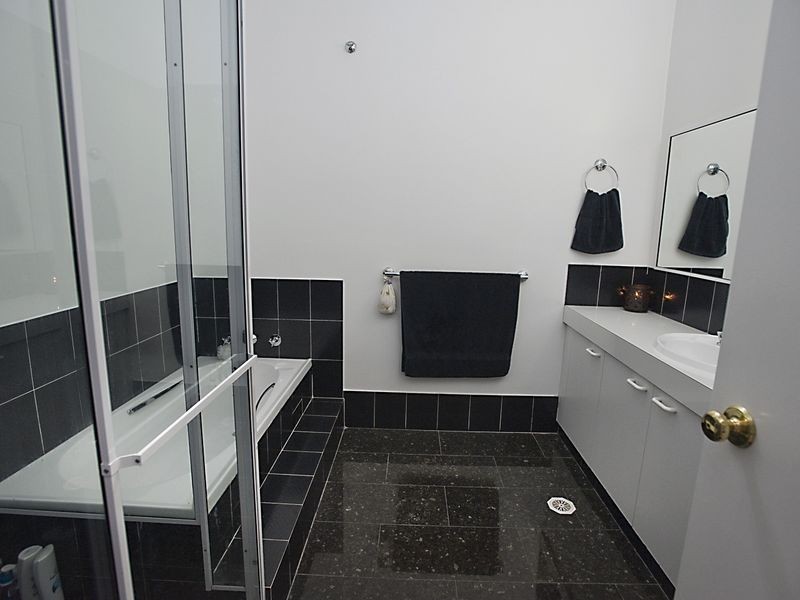 8 Driscoll Street, Abbotsbury NSW 2176