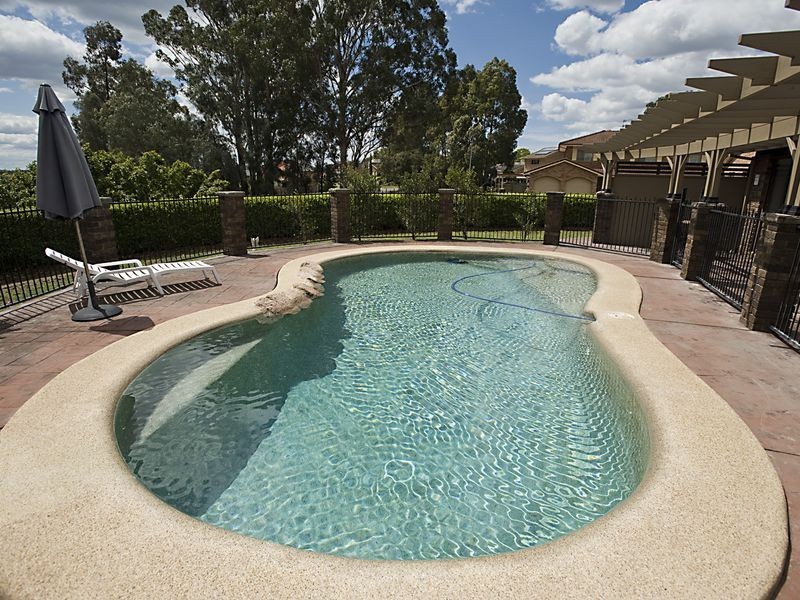 8 Driscoll Street, Abbotsbury NSW 2176