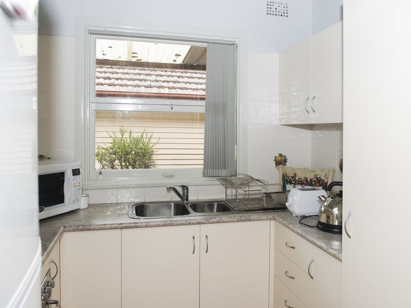 8 Benelong Street, Smithfield NSW 2164