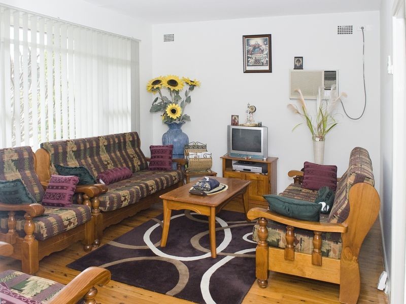 8 Benelong Street, Smithfield NSW 2164