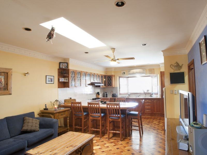 6 Cochran Place, Abbotsbury NSW 2176