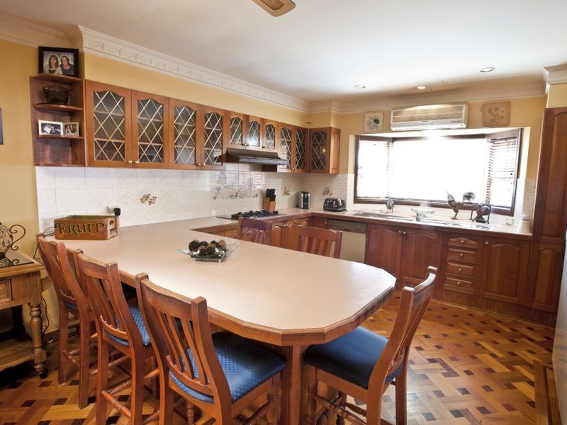 6 Cochran Place, Abbotsbury NSW 2176