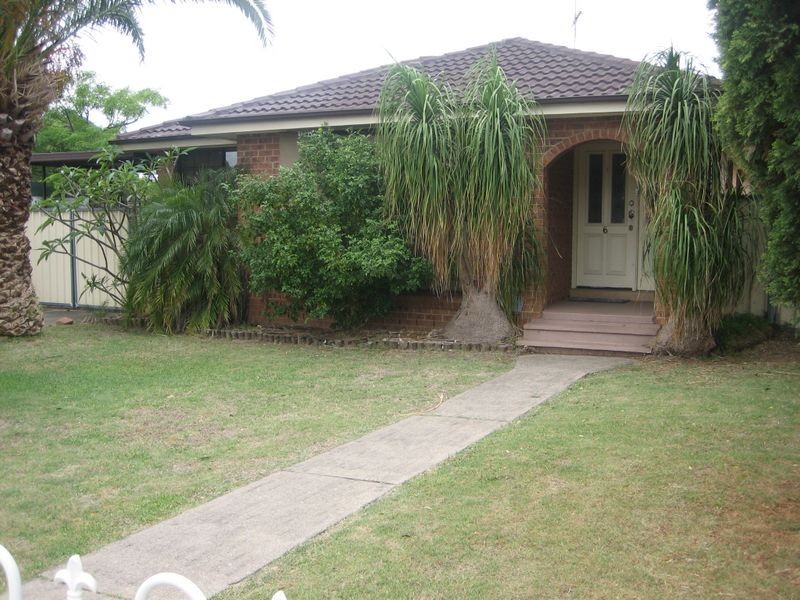 6 Dakota Drive, Bossley Park NSW 2176