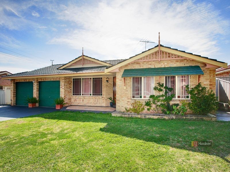 4 Lyrebird Cres, Green Valley NSW 2168