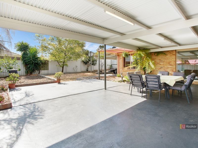 4 Lyrebird Cres, Green Valley NSW 2168