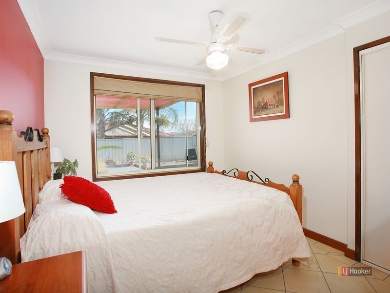 4 Lyrebird Cres, Green Valley NSW 2168