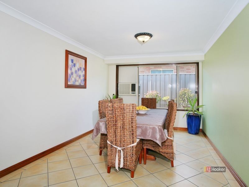 4 Lyrebird Cres, Green Valley NSW 2168