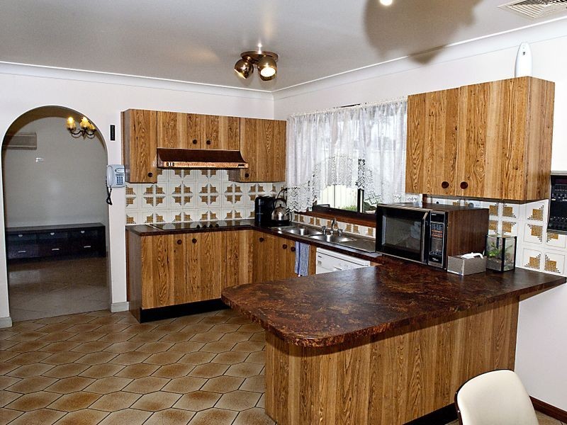 10 Cash Place, Prairiewood NSW 2176