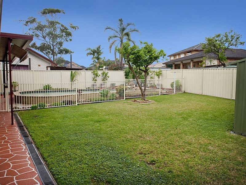 10 Cash Place, Prairiewood NSW 2176