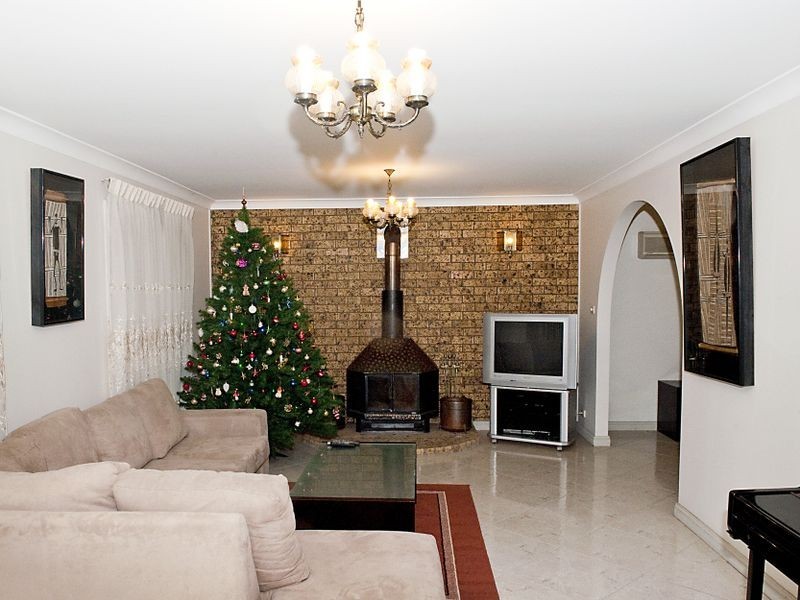 10 Cash Place, Prairiewood NSW 2176