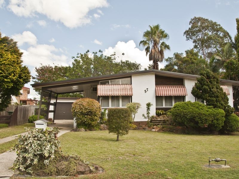 37 Dampier Cres, Fairfield West NSW 2165