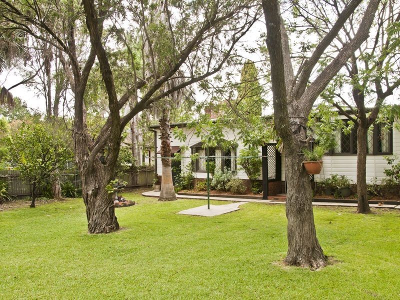 37 Dampier Cres, Fairfield West NSW 2165