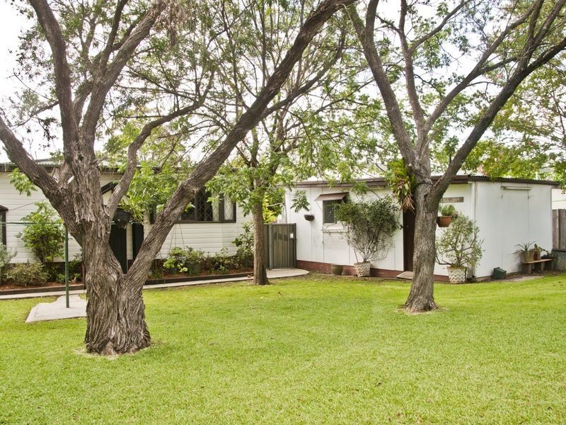 37 Dampier Cres, Fairfield West NSW 2165
