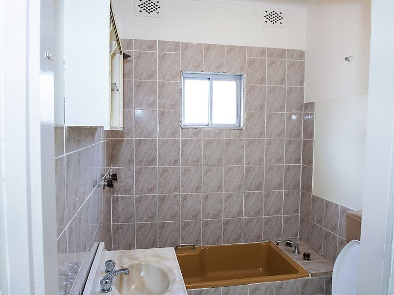 79 Koonoona Ave, Villawood NSW 2163