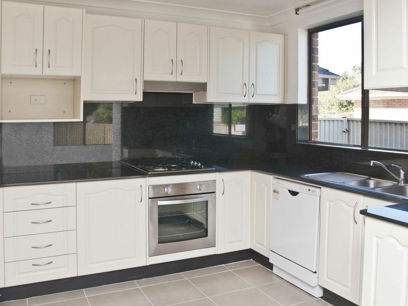 10 Canary Close, St Clair NSW 2759