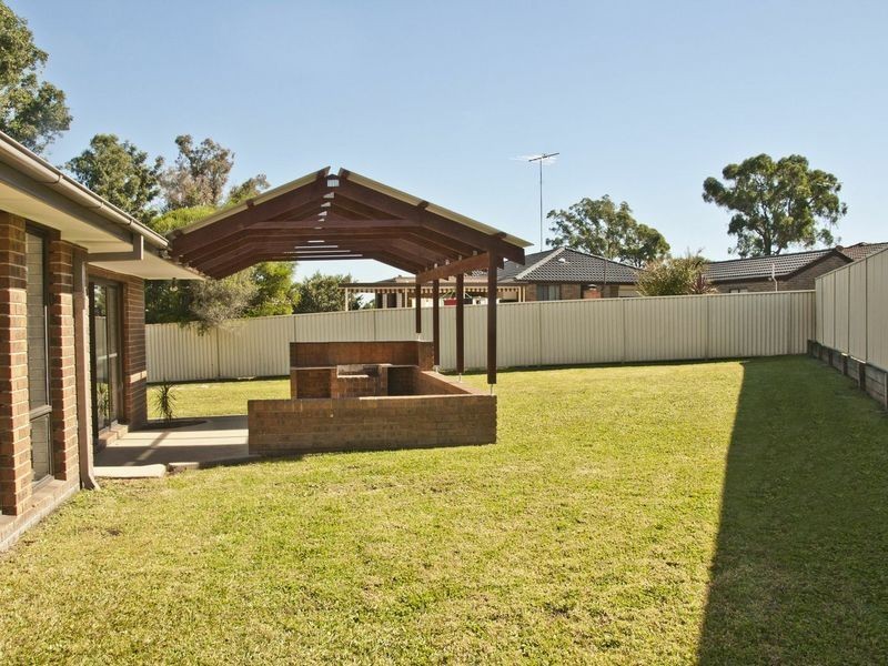 10 Canary Close, St Clair NSW 2759