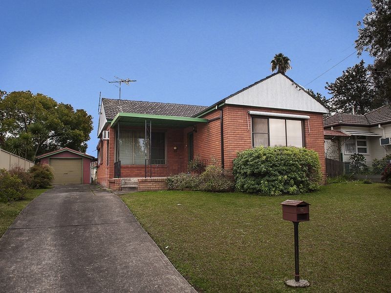 8 Crosby Crescent, Fairfield NSW 2165