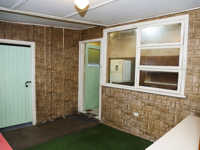 8 Crosby Crescent, Fairfield NSW 2165